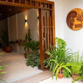 Akiri Dhigurah, hotel u gradu Digura