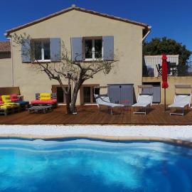 Jolie Maison avec jardin et piscine privée, hotel din Sablet