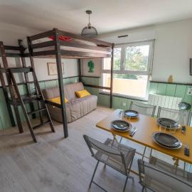 Appartement avec parking - Futuroscope - 1 à 4 personnes, hotel in Jaunay-Clan