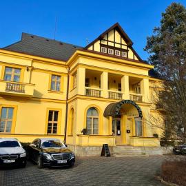 Palace Inn, ξενοδοχείο σε Jíloviště