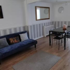 Ladbury House in Walsall near the M6, Walsall Uni and Hospital, with free parking and easy access to Birmingham city centre, West Brom and Alexander Stadium, only 20 mins to the NEC and Birmingham airport, 15 mins to Villa Park, Great for contractors, viešbutis mieste Bescot