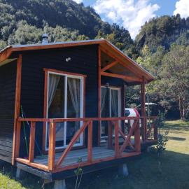 Cabaña Cordillera, hotel v mestu Cochamó