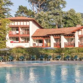 1-Appt avec piscine à St-Jean Pays-Basque, Hotel in Uhart-Cize