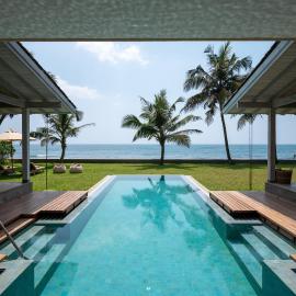 Nil Ralla - Beachfront 5 BR Villa, Private Pool and Cook