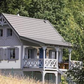 Domek pod Kapeluszem nad jeziorem Patulskim,sauna , opcja balii,kuligi,stok Koszałkowo、Pierszczewkoのホテル