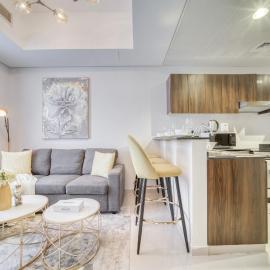 Exquisite 4BR Townhouse at DAMAC Hills 2, Dubailand by Deluxe Holiday Homes, ξενοδοχείο στο Ντουμπάι