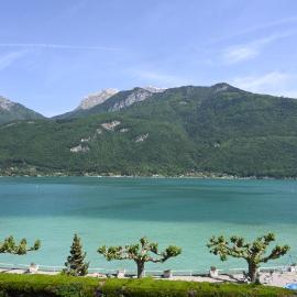 CoconLagon Sérénité au lac d'Annecy, hotel u gradu Dusar