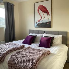 Stunning 3 bedrooms house with Garden and Free Parking, hotelli kohteessa Barnsley