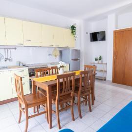 Aqua Family Apartments - Appartamenti con spiaggia, piscina, parcheggio e bici incluse, hotel Alba Adriaticában