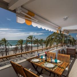 Beachfront/Strandwohnung in Calafell , Spanien, khách sạn ở Calafell