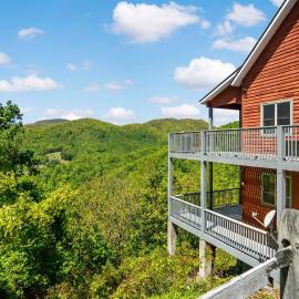 Songbird Sanctuary Under New Management, Hot Tub, Deck & Year-Round Views