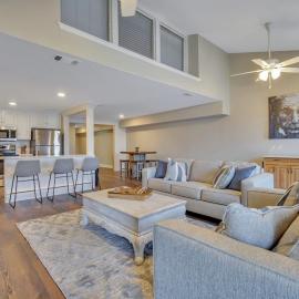 Downtown Loft - Above Bull & Barrel & Close to Georgia Southern, hotel in Statesboro
