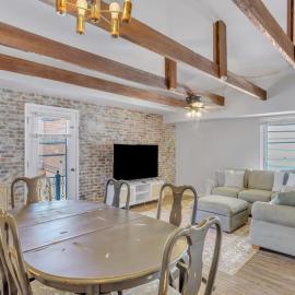 Eagle's Roost Retreat - Near GSU, hotel in Statesboro