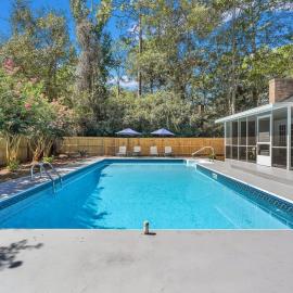 스테이츠보로에 위치한 호텔 Southern Splash Retreat Poolside Paradise by GSU