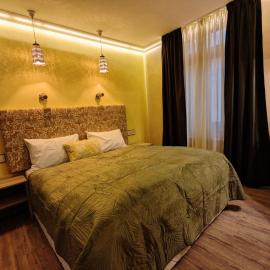 Покрит Мост, hotel Lovecsben