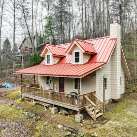 Santeetlah Lake Retreat w/ Dock: Walk to Water!, hotel in Robbinsville