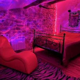 Love room de Blanche Neige, hotelli kohteessa Assignan