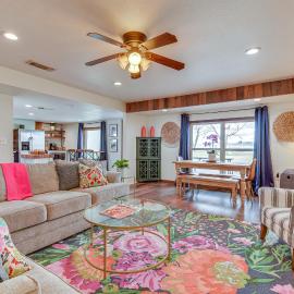 Lakefront Graford Home w/ Fire Pit + Private Dock!、Grafordのホテル