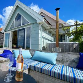 Romantic Dutch hideaway, hotel in Jisp