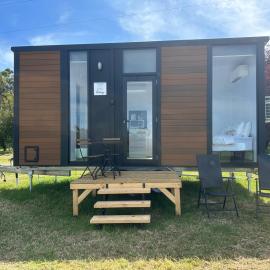 Bush Retreat 2 by Tiny Away, Hotel in Alberton West