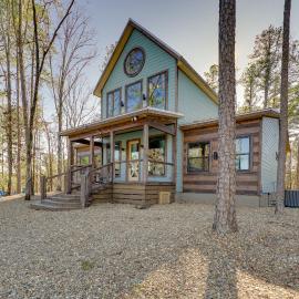 Carson Creek Cabin w/ Hot Tub & Game Loft!