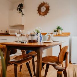 Contemporary flat, Derngate, sleeps 4, very central, hotel in Northampton