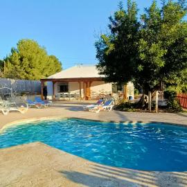 Casa Mariseta y Tonet, naturaleza a 2 km del mar, piscina con jacuzzi