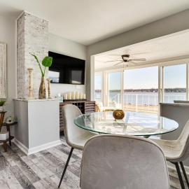 Waterfront Buckeye Lake Home w/ Deck & Dock!, hotell i Hebron