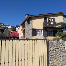 Casa completa en plena Avenida a 2 cuadras de playa y centro, hotel i El Tabo