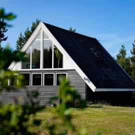 Sommerhus i Hals nær strand og by., hotelli kohteessa Hals