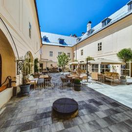 Opera apartments - Mestský palác, hotel in Banská Štiavnica