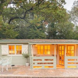 Family friendly sunny Log Cabin, hotel a Wimborne Minster