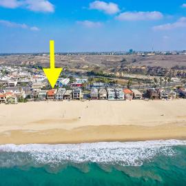 2 Bed Oceanfront with patio on the Sand in Quiet West Newport, hotel in Newport Beach
