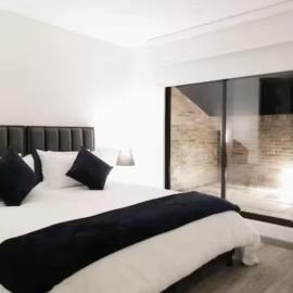 Apartamento moderno con balcón o terraza