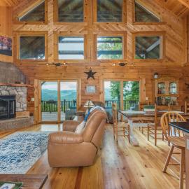 Shadow Ridge Retreat Pet Friendly and Views, hotel in Fletcher
