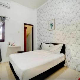 RedDoorz near Plaza Araya Malang โรงแรมในBlimbing