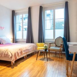 L'Amour de la Paix - City center - Garden - Near station - SmartTV65" Netflix & PrimeVideo - Warm cozy vibe - Free parking nearby with CCTV - Managed by Presta-Zen'Services, ξενοδοχείο σε Verdun-sur-Meuse