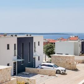 Gorgeous Apartment In Mandre With Wifi