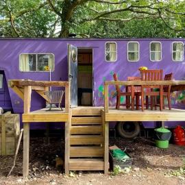 Camp Hillcrest Horsebox, Hotel in Lydney