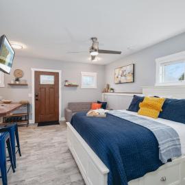 Studio TC Close to Downtown Beaches and Wineries