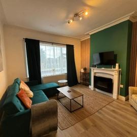 Large 3 Bed House - Awsworth - J26 M1 - Ideal for Contractors or Families - Sleeps - 6, hotel a Awsworth