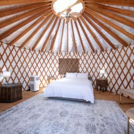 EagleWatch Mountaintop Yurt, Hotel in Bryson City