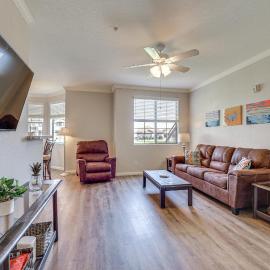 First-Floor Condo w/ Pool Access in Mesa!, hotel a Mesa