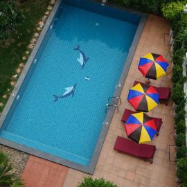 The Right Resort