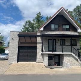 Laval में, होटल Impeccable, modern, river view, renovated cottage