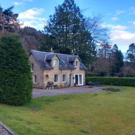 Beautiful Historic Cottage, Hotel in Callander