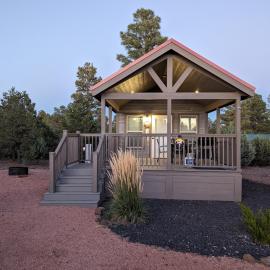 Cozy Cabin in a fun mini cabin resort!, hotel in Overgaard
