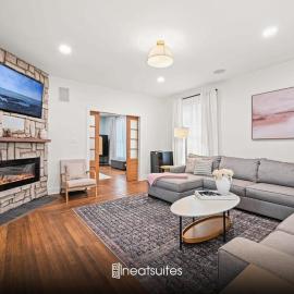 4BR for 10, Near Ark, High-Tech Kitchen, Parking!