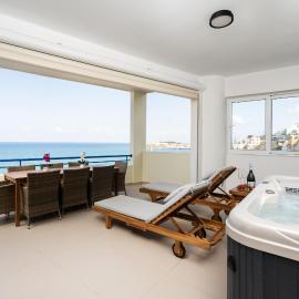 Secret View Apartment, with private jacuzzi