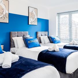 Wow BooK ME 9beds 25Baths CONTRACTORS,FAMILY!, hotel en Earley